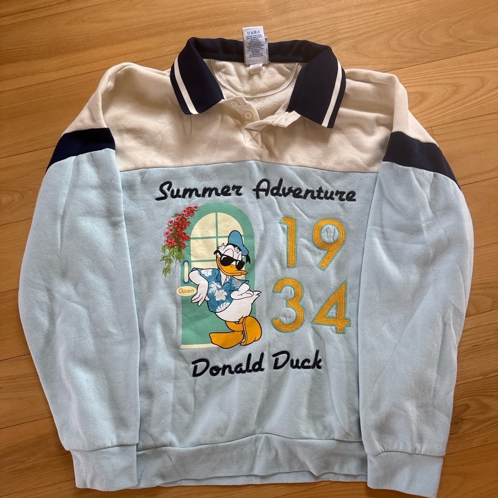 Disney Donald Duck Sweatshirt M Our Universe BoxLunch Retro Graphic Pullover